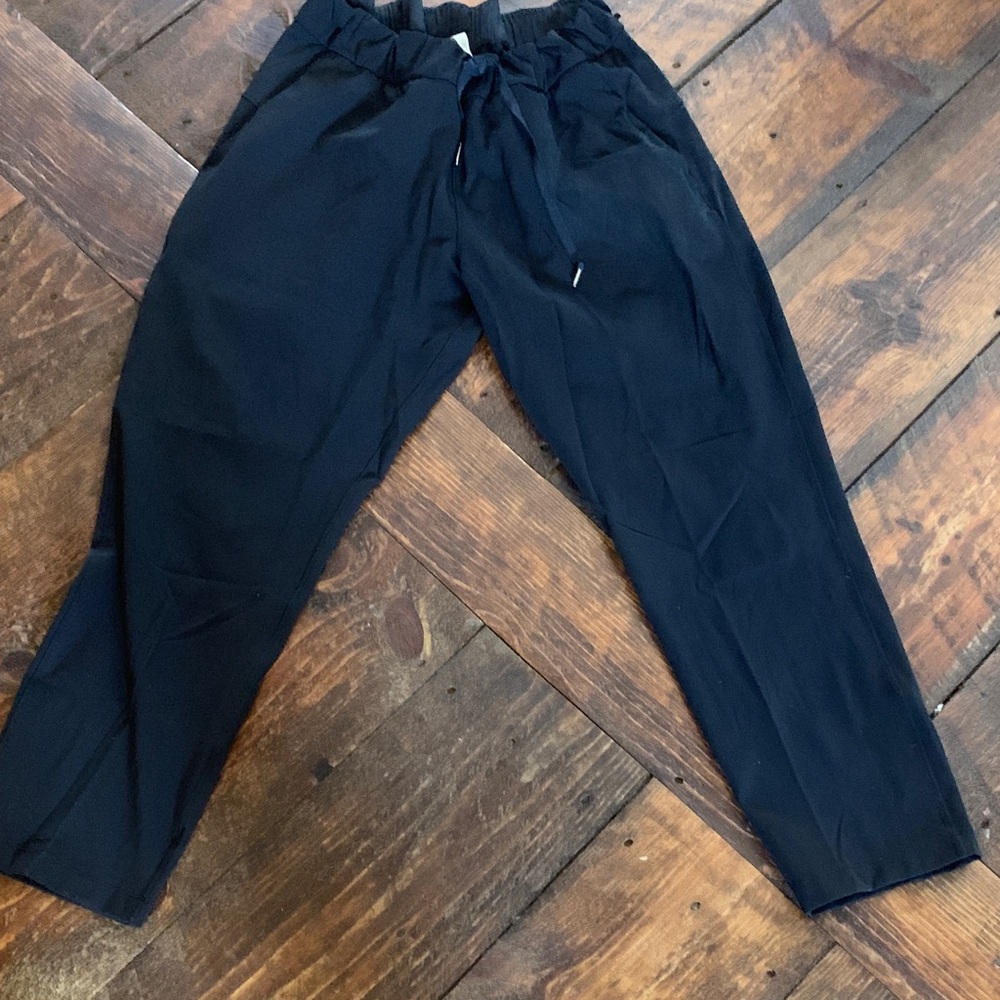 lululemon athletica Woman’s On The Fly Navy Joggers